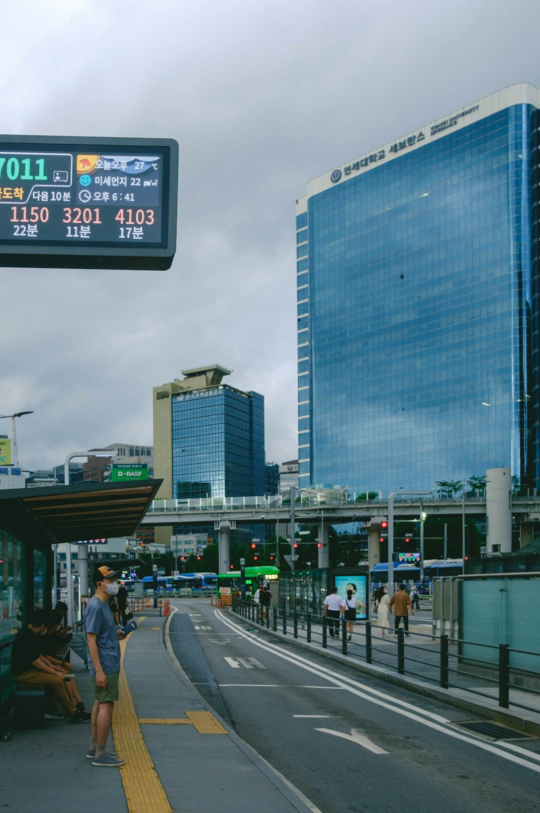 Monitors showing charts and signal analytics dashboards